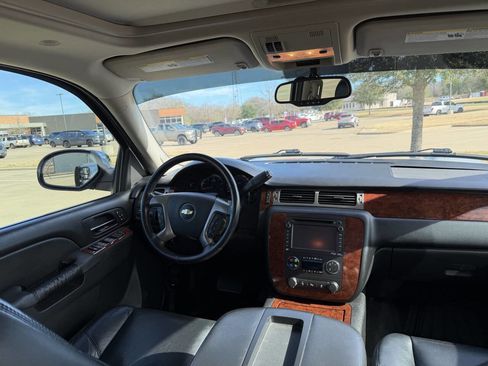 Used 2012 Chevrolet Avalanche LTZ image 8