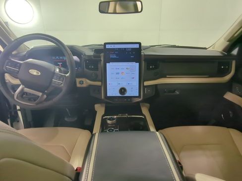 Certified 2024 Ford Expedition Platinum image 2