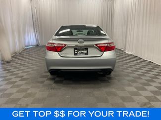 Used 2016 Toyota Camry SE w/ Moonroof Package FWD video 3