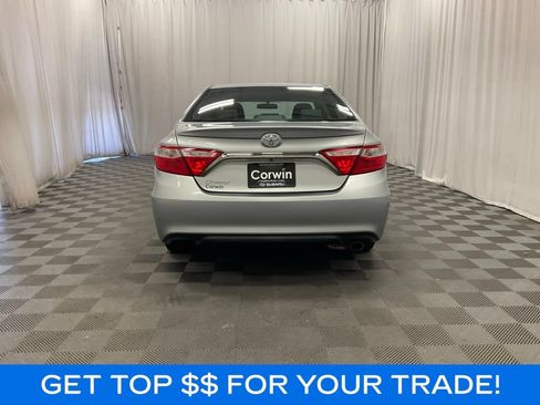 Used 2016 Toyota Camry SE w/ Moonroof Package FWD image 3