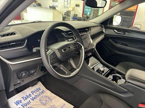 Certified 2023 Jeep Grand Cherokee Laredo w/ Luxury Tech Group I AWD/4WD image 12