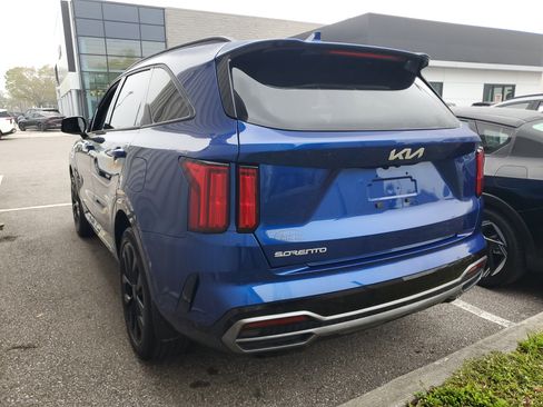 Used 2023 Kia Sorento SX image 2