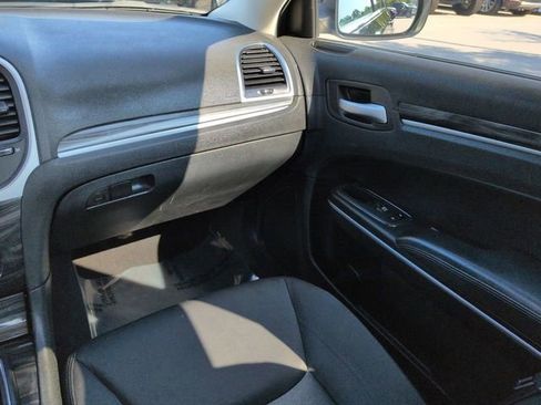Used 2022 Chrysler 300 Touring image 15