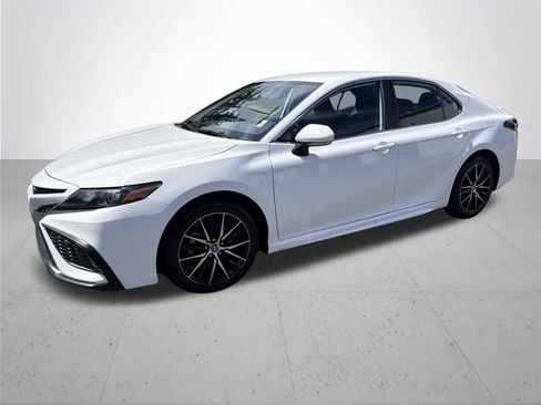 Used 2024 Toyota Camry SE FWD image 2