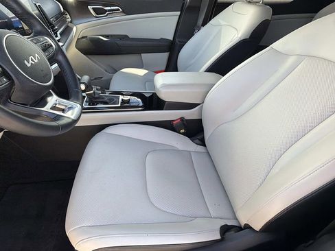 Used 2025 Kia Sportage EX image 12