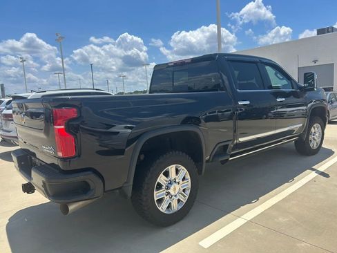 Used 2025 Chevrolet Silverado 2500 High Country w/ High Country Premium Package AWD/4WD image 6