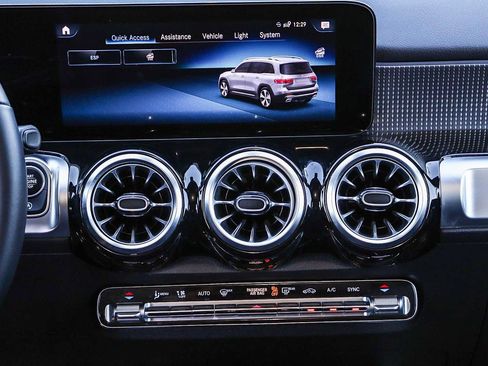 Used 2023 Mercedes-Benz GLB 250 GLB 250 image 12