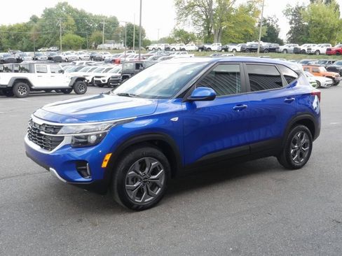 Used 2024 Kia Seltos LX image 6