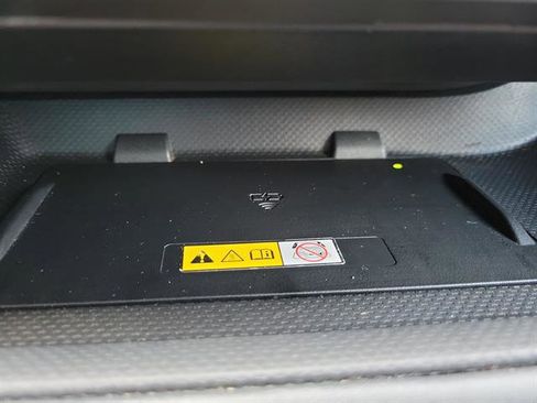 Used 2023 Toyota Highlander L image 19