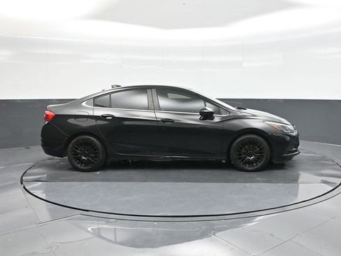Used 2017 Chevrolet Cruze LT image 26