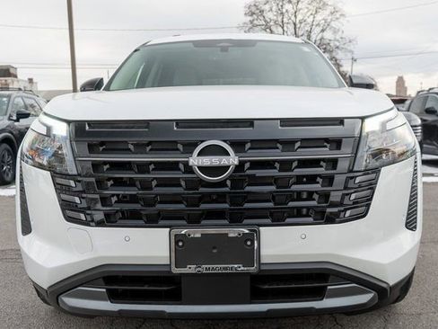 New 2026 Nissan Pathfinder SL image 3