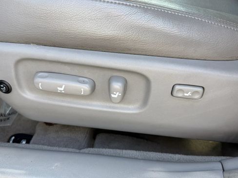 Used 2005 Toyota Camry LE FWD image 32