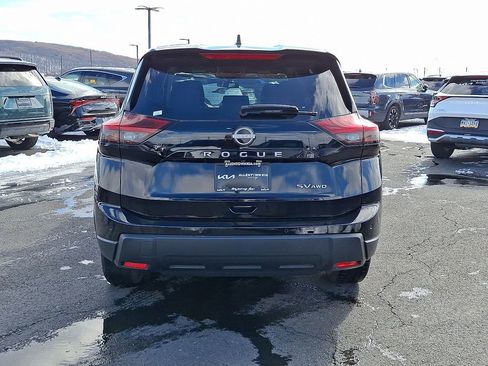 Used 2024 Nissan Rogue SV image 5