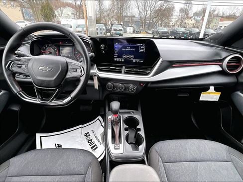 Used 2024 Chevrolet Trax RS w/ Sunroof Package image 21