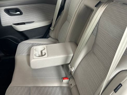 Used 2023 Nissan Rogue SV image 17