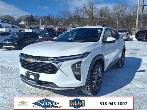 Used 2025 Chevrolet Trax LT w/ Driver Confidence Package image 3