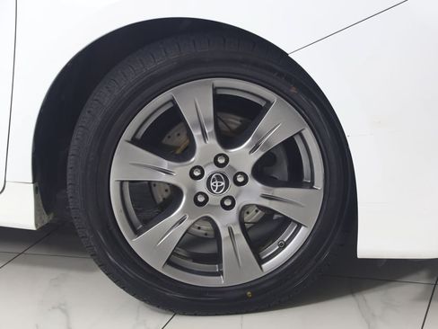 Used 2018 Toyota Sienna SE FWD image 16