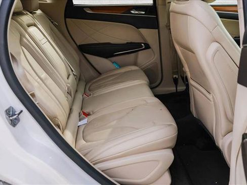 Used 2019 Lincoln MKC Select image 25