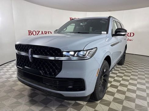 New 2025 Lincoln Navigator Reserve w/ Jet Appearance Package image 3