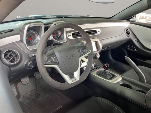 Used 2015 Chevrolet Camaro SS w/ SS Performance Package image 19