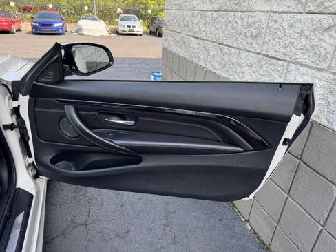 Used 2018 BMW M4 Convertible RWD image 39