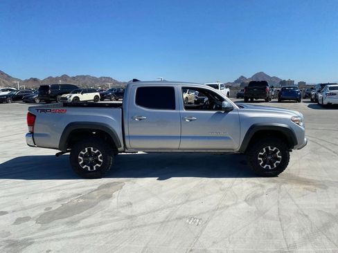 Used 2016 Toyota Tacoma TRD Off-Road w/ Towing Package image 2