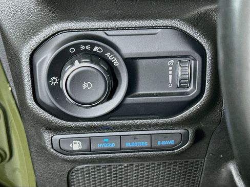 Used 2023 Jeep Wrangler Unlimited Sahara w/ Cold Weather Group AWD/4WD image 16