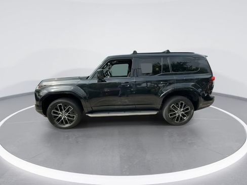 Used 2024 Lexus GX 550 w/ Accessory Package (2T) AWD/4WD image 5