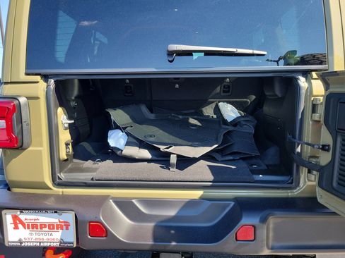 Used 2025 Jeep Wrangler Unlimited Rubicon w/ XTREMEE 35" Tire Package image 7