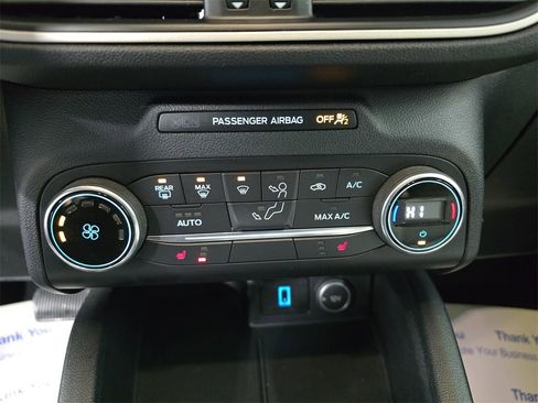 Used 2020 Ford Escape SE image 17