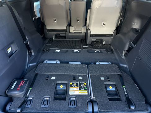 New 2026 Toyota Sienna XLE image 15