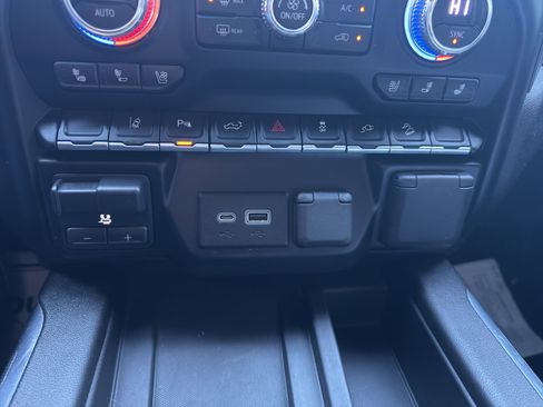 Used 2023 GMC Sierra 2500 AT4 w/ AT4 Premium Plus Package image 17