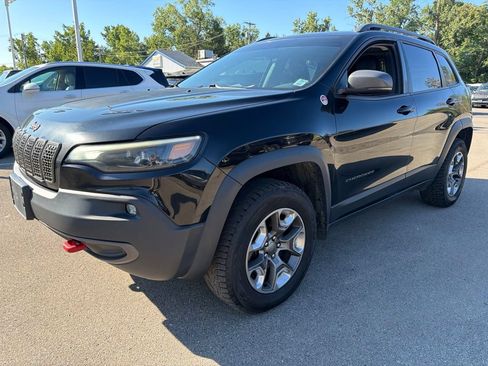 Used 2019 Jeep Cherokee Trailhawk AWD/4WD image 1