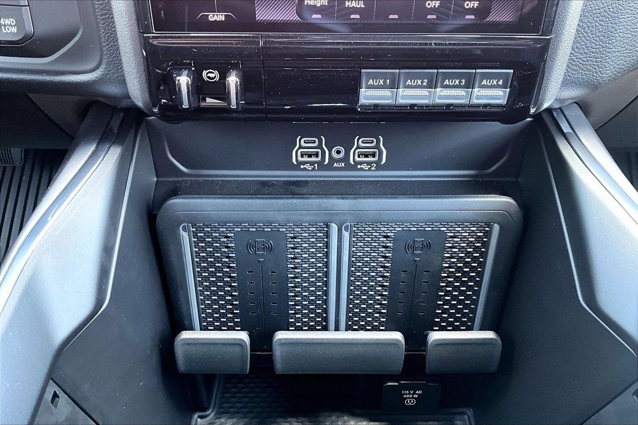 New 2026 RAM 3500 Laramie AWD/4WD image 17