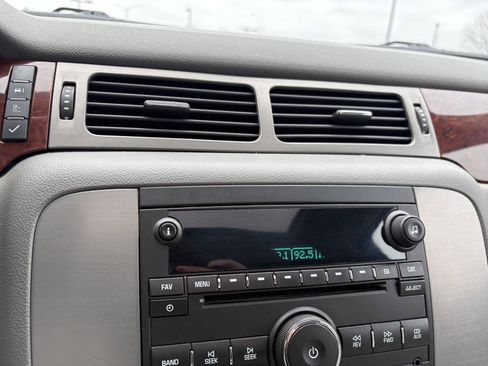 Used 2014 GMC Yukon XL SLT w/ SLT Chrome Package image 9