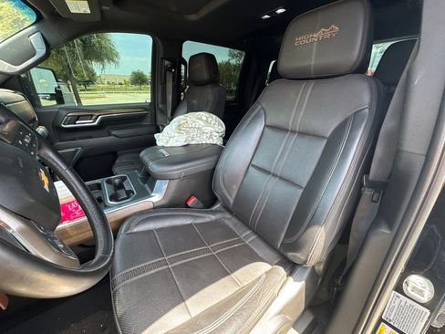 Used 2024 Chevrolet Silverado 3500 High Country w/ High Country Premium Package AWD/4WD image 3