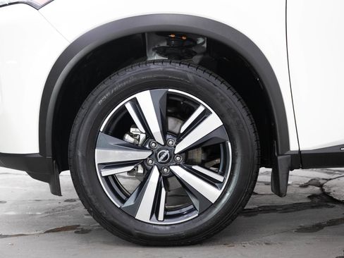 Used 2023 Nissan Rogue SL AWD/4WD image 29