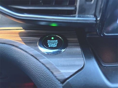 Used 2020 Ford Explorer Limited image 17