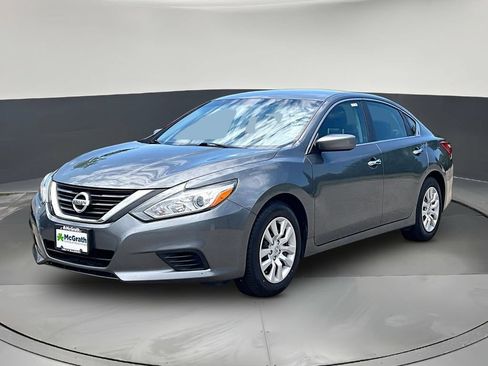 Used 2017 Nissan Altima 2.5 S w/ Power Driver Seat Package FWD image 3