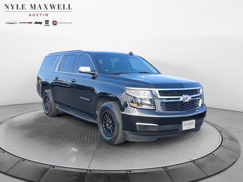 Used 2018 Chevrolet Suburban LT RWD image 2