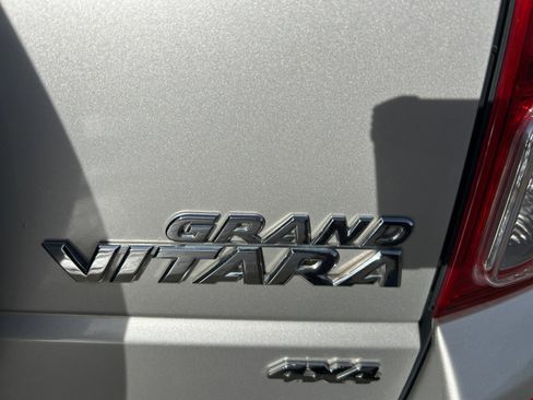 Used 2010 Suzuki Grand Vitara Limited image 21