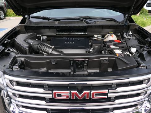 Used 2023 GMC Acadia SLE w/ Driver Convenience Package FWD image 28