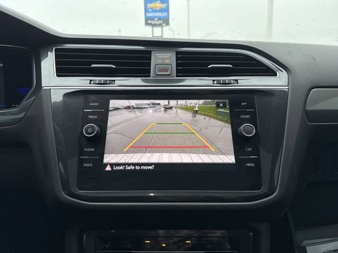Used 2022 Volkswagen Tiguan SE w/ Panoramic Sunroof Package AWD/4WD image 24