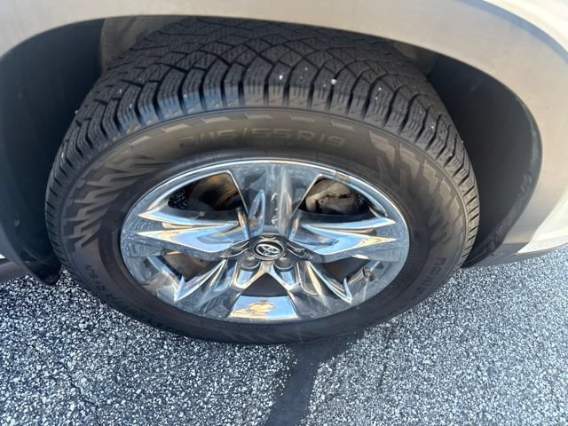 Used 2018 Toyota Highlander Limited Platinum AWD/4WD image 9