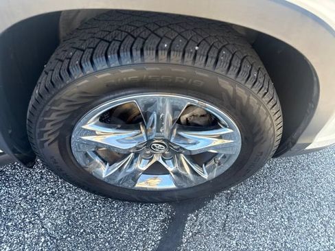 Used 2018 Toyota Highlander Limited Platinum AWD/4WD image 9