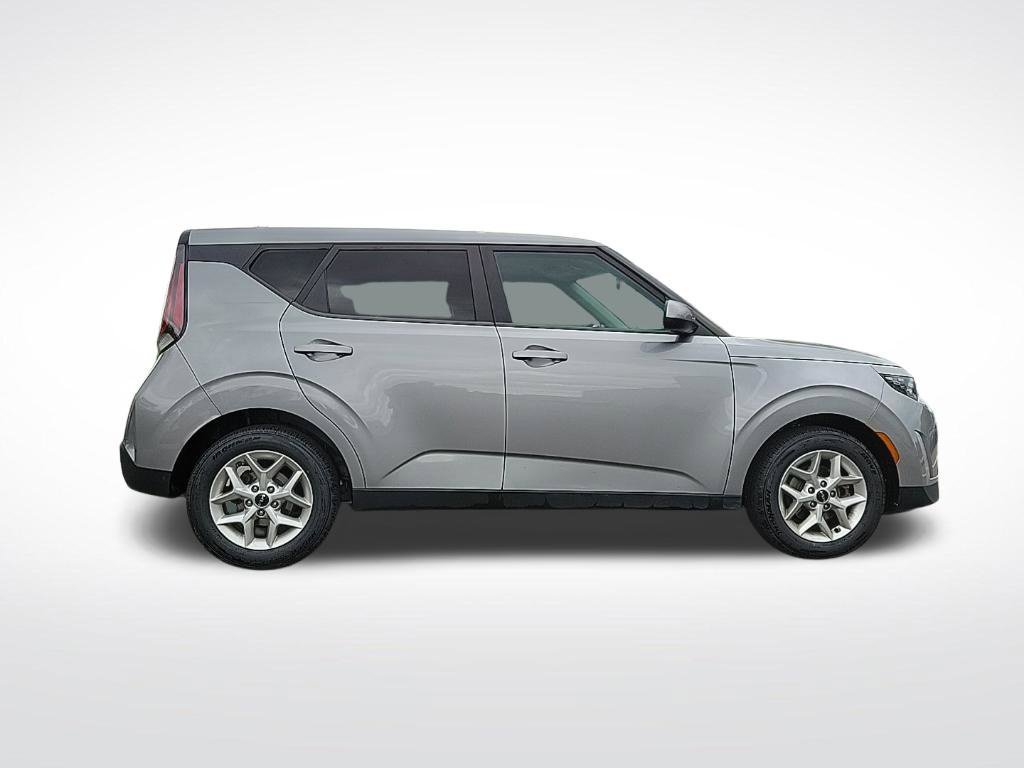 Used 2023 Kia Soul LX w/ LX Technology Package FWD image 5