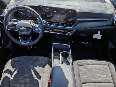 Used 2025 Chevrolet Equinox LT image 24