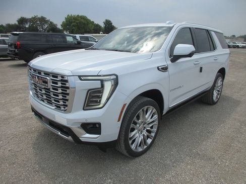 New 2026 GMC Yukon Denali w/ Denali Reserve Package AWD/4WD image 9