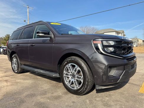 Used 2025 Ford Expedition Active image 3