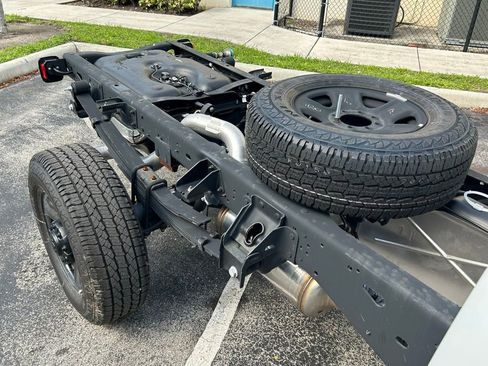 New 2025 RAM 3500 Tradesman AWD/4WD image 32